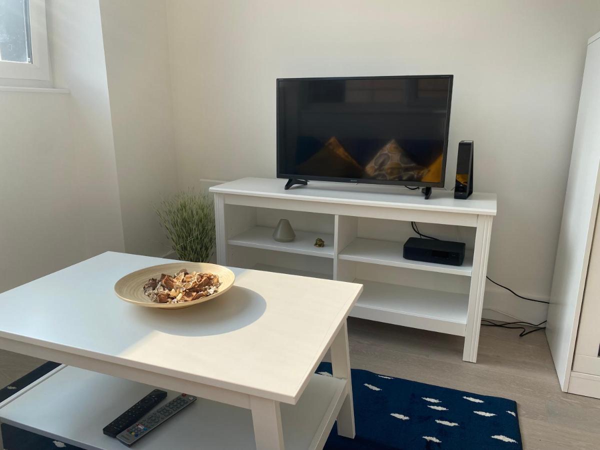Central Location, Parking, Wi-Fi, Modern Apartment Milton Keynes Exterior foto