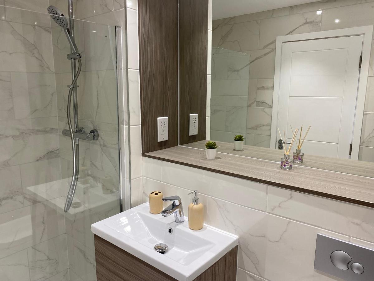 Central Location, Parking, Wi-Fi, Modern Apartment Milton Keynes Exterior foto