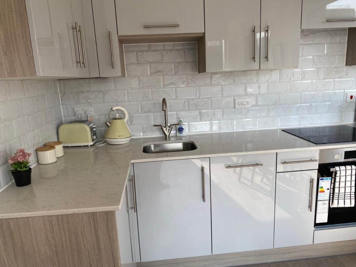 Central Location, Parking, Wi-Fi, Modern Apartment Milton Keynes Exterior foto