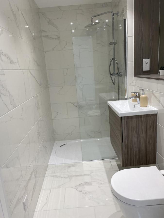 Central Location, Parking, Wi-Fi, Modern Apartment Milton Keynes Exterior foto